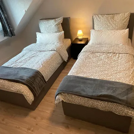 Delux Mit 4 Schlafzimmer *